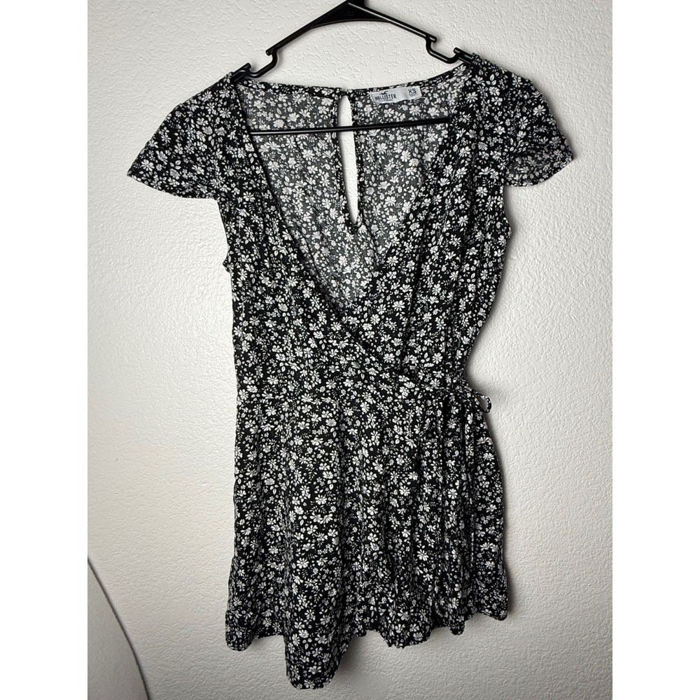 Hollister Floral Wrap Dress Black White Short Sleeve Keyhole Back XS